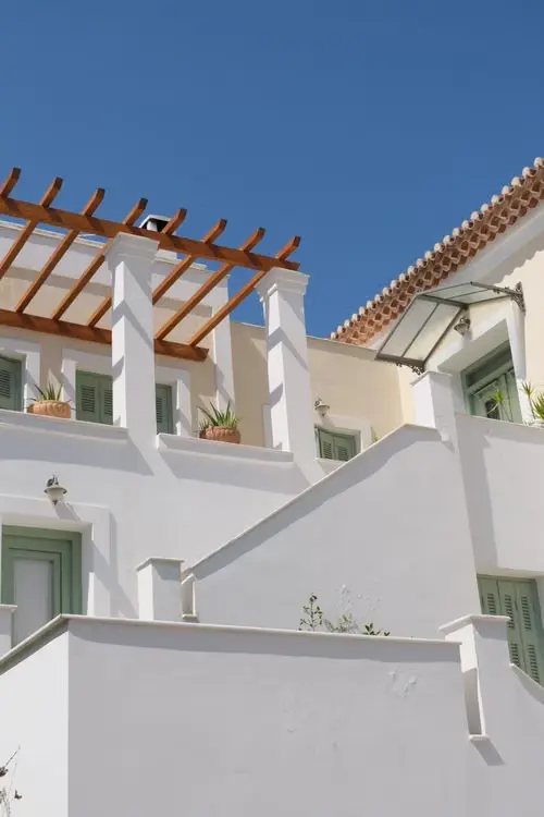vue d'exterieure d'une construction neuve d'une villa moderne