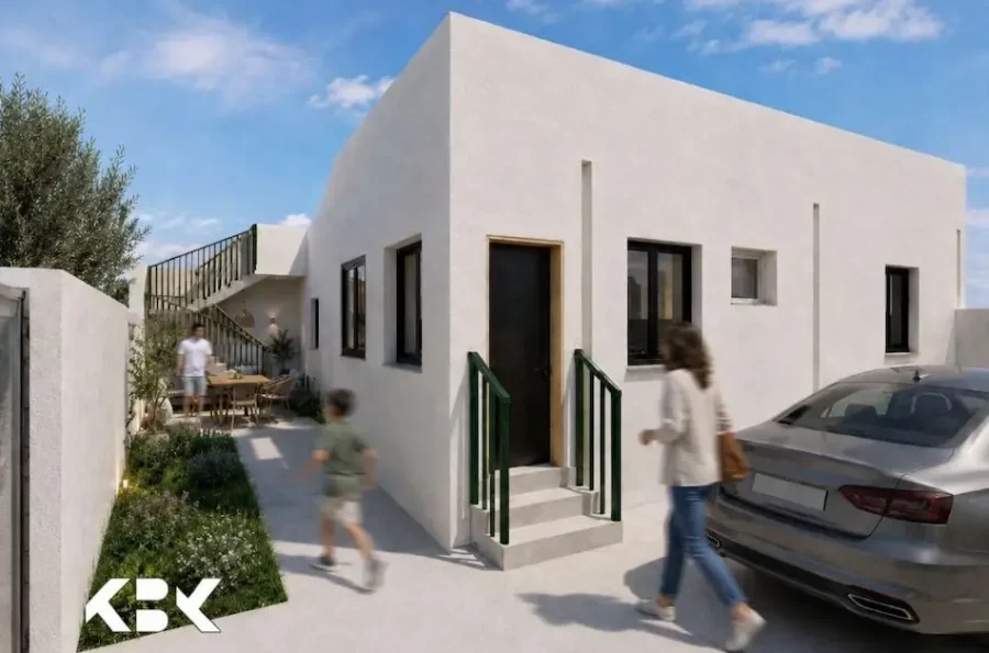 Perspective architecturale d'une maison avec un enduit blanc moderne, illustrant le projet de construction d'une villa contemporaine à Bizerte. À l'arrière-plan, un escalier extérieur mène à une terrasse surélevée à côté d'une table à manger de jardin.